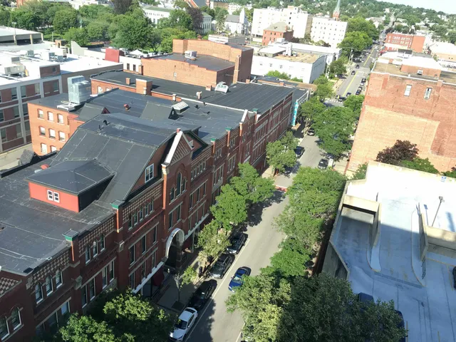 $2,325 | 875 Elm Street, Unit 1005, Manchester, NH 03101