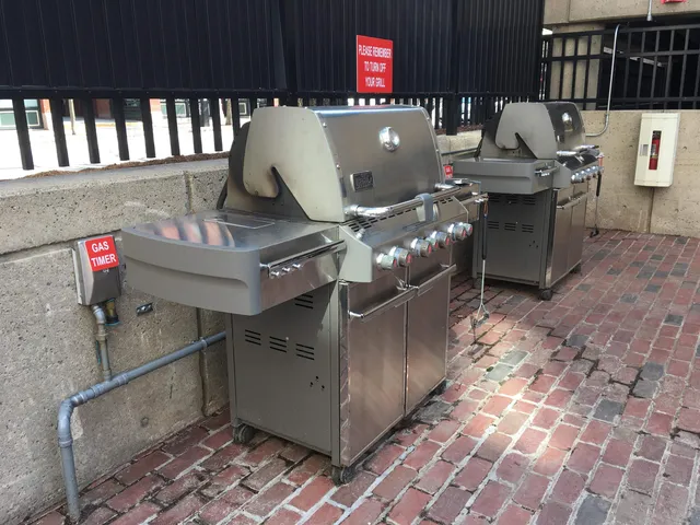 $2,325 | 875 Elm Street, Unit 1005, Manchester, NH 03101