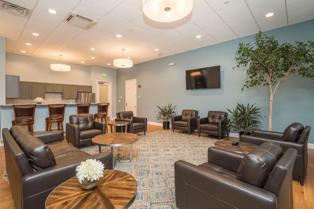 $2,325 | 875 Elm Street, Unit 1005, Manchester, NH 03101