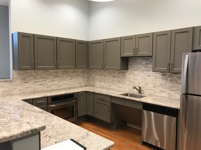 $2,325 | 875 Elm Street, Unit 1005, Manchester, NH 03101