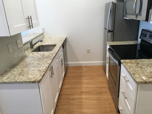 $2,325 | 875 Elm Street, Unit 1005, Manchester, NH 03101