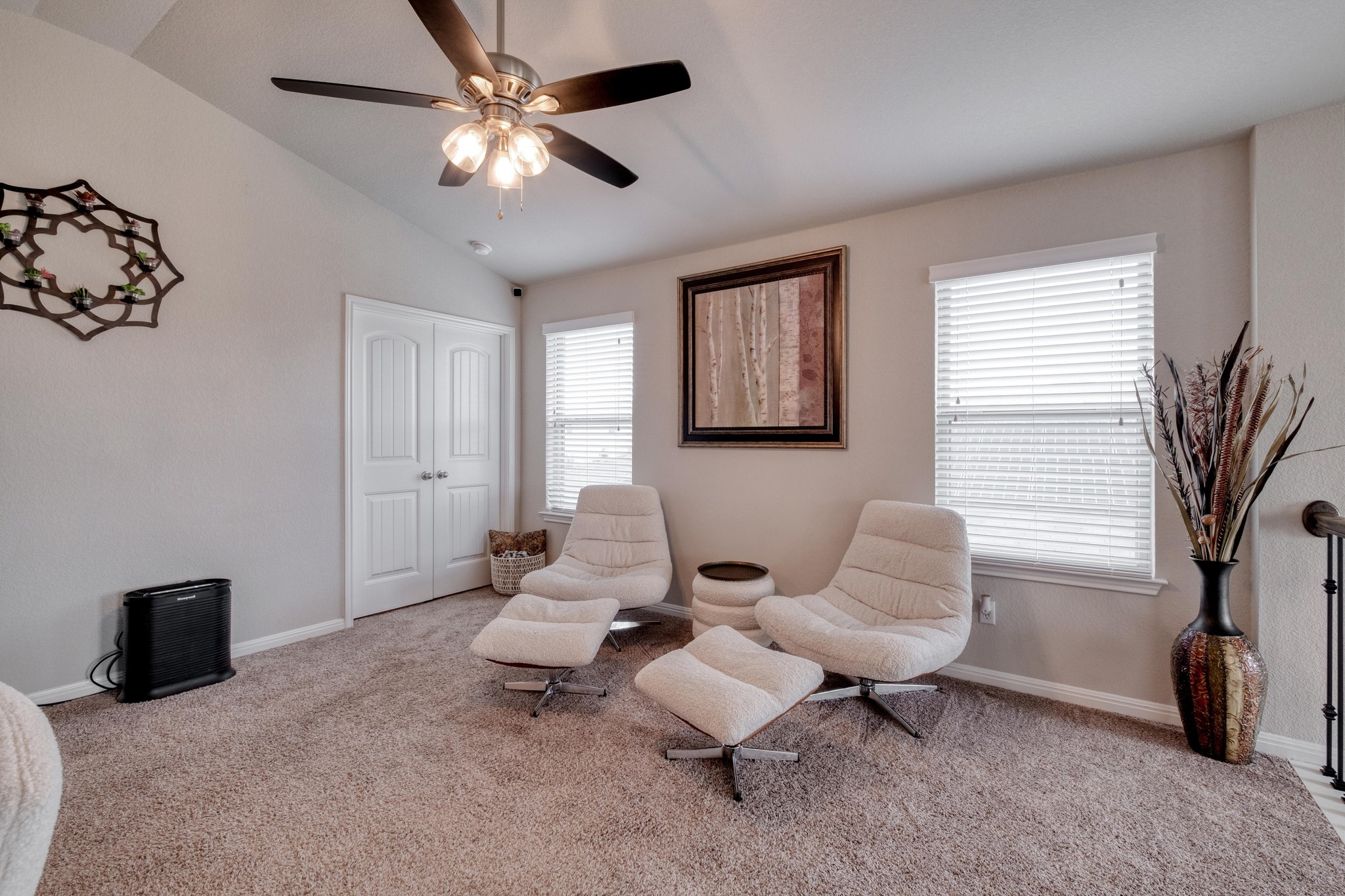 19028 Quebrada Drive Pflugerville, TX 78660 - Photo 4 of 36 a living room with furniture and a potted plant