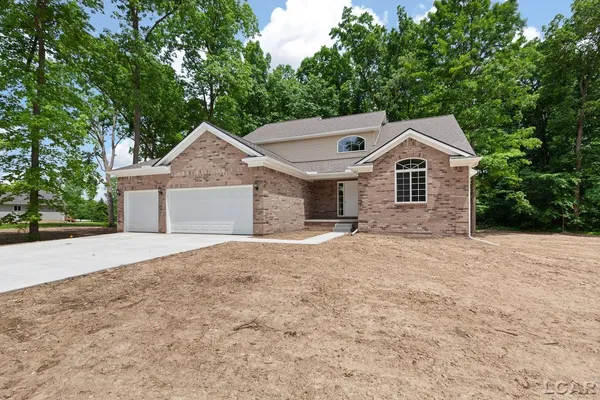 $439,900 | 801 Warbonnet Drive, Tecumseh, MI 49286