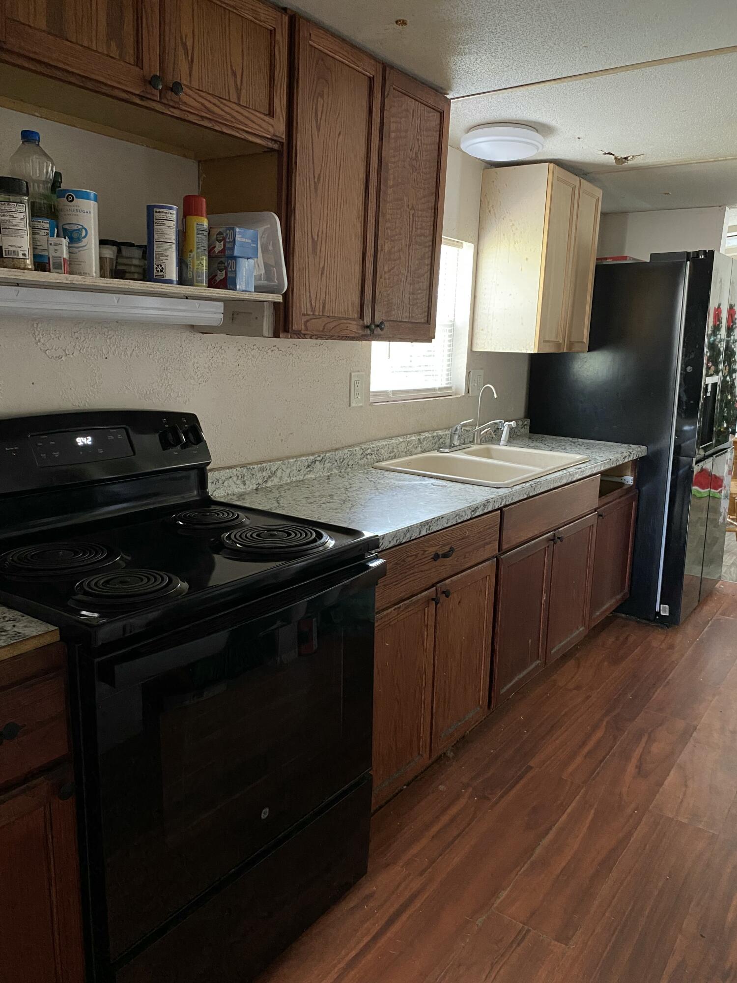 7835 Southeast 60th Drive Okeechobee, FL 34974 - Photo 14 of 35 a kitchen with a sink stove and cabinets