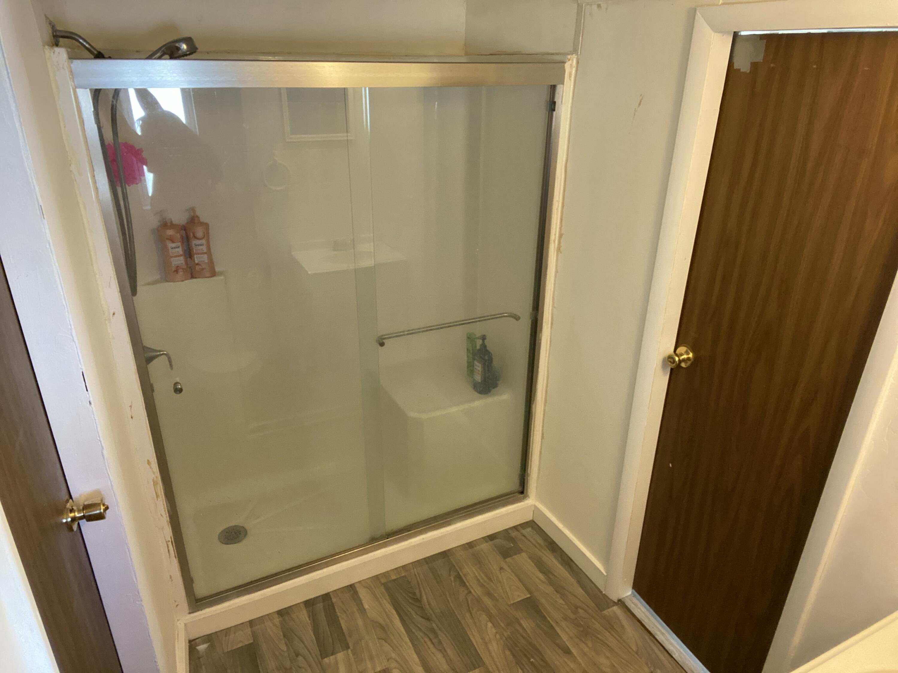 7835 Southeast 60th Drive Okeechobee, FL 34974 - Photo 23 of 35 a bathroom with a glass door shower and hardwood floor