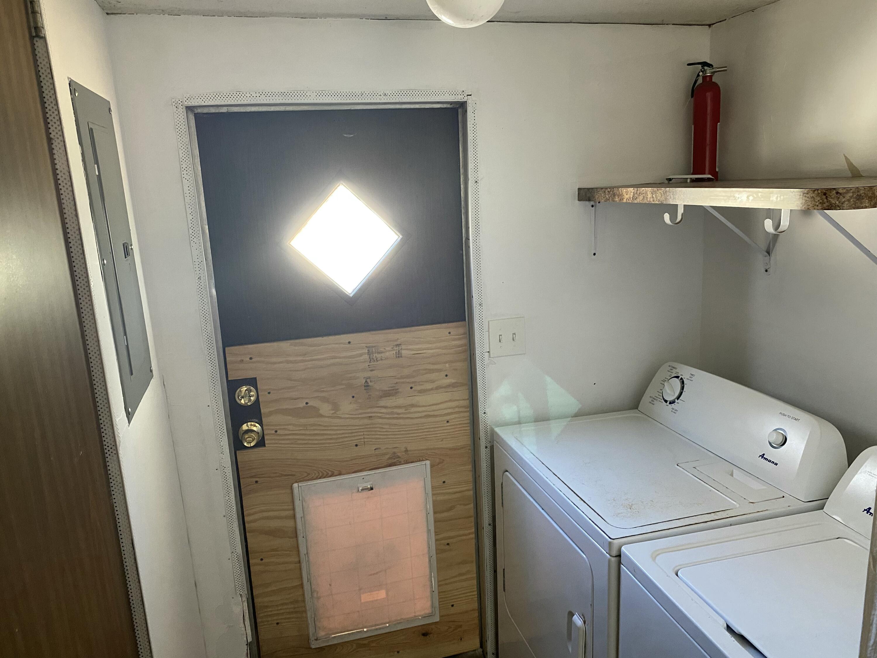 7835 Southeast 60th Drive Okeechobee, FL 34974 - Photo 29 of 35 a utility room with dryer and washer