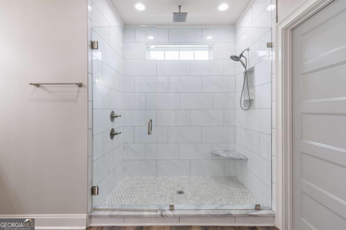 601 Pine Point Circle Valdosta, GA 31602 - Photo 24 of 45 a bathroom with a shower