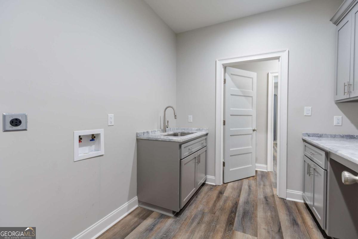 601 Pine Point Circle Valdosta, GA 31602 - Photo 32 of 45 a room with a washer and dryer