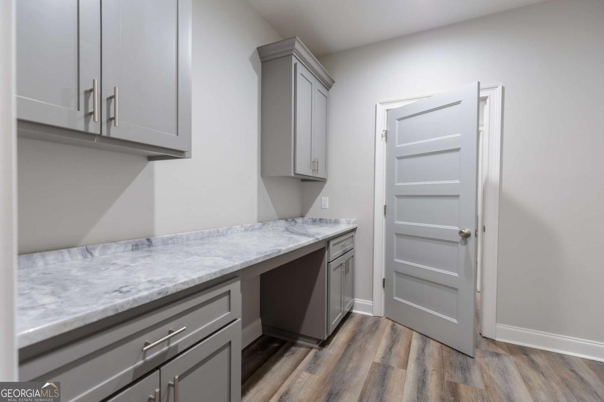 601 Pine Point Circle Valdosta, GA 31602 - Photo 33 of 45 a kitchen with granite countertop a sink and cabinets