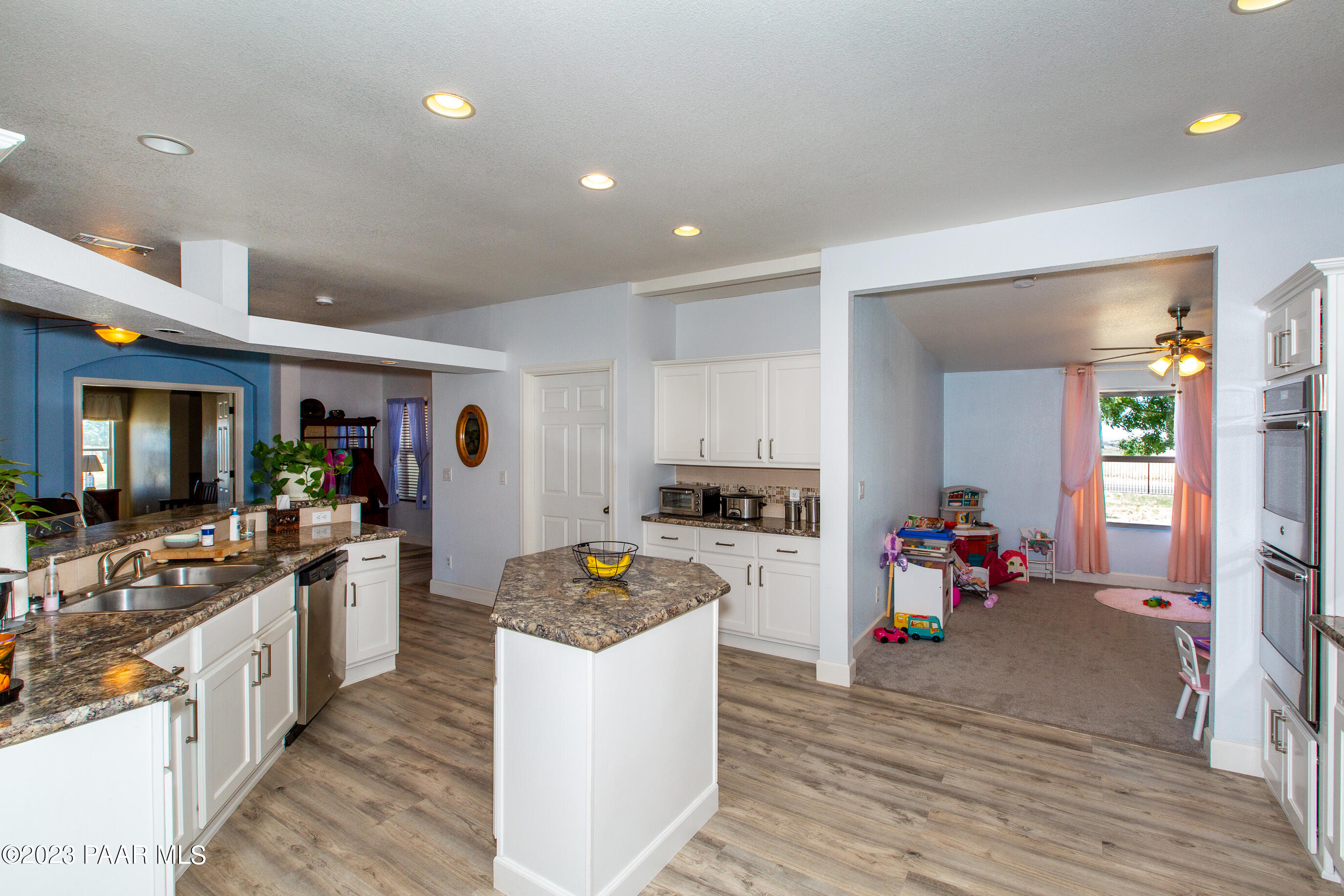 8855 East Turtle Rock Road Prescott Valley, AZ 86315 - Photo 13 of 62 a large kitchen with a table chairs and wooden floor
