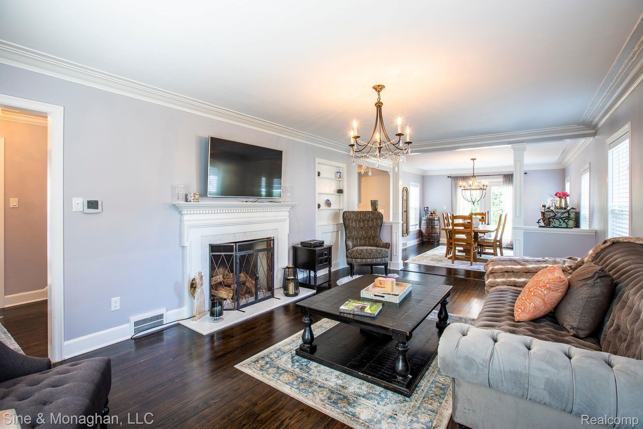 1082 Roslyn Road Grosse Pointe, MI 48236 - Photo 4 of 34 1082 Roslyn Rd-9.jpg