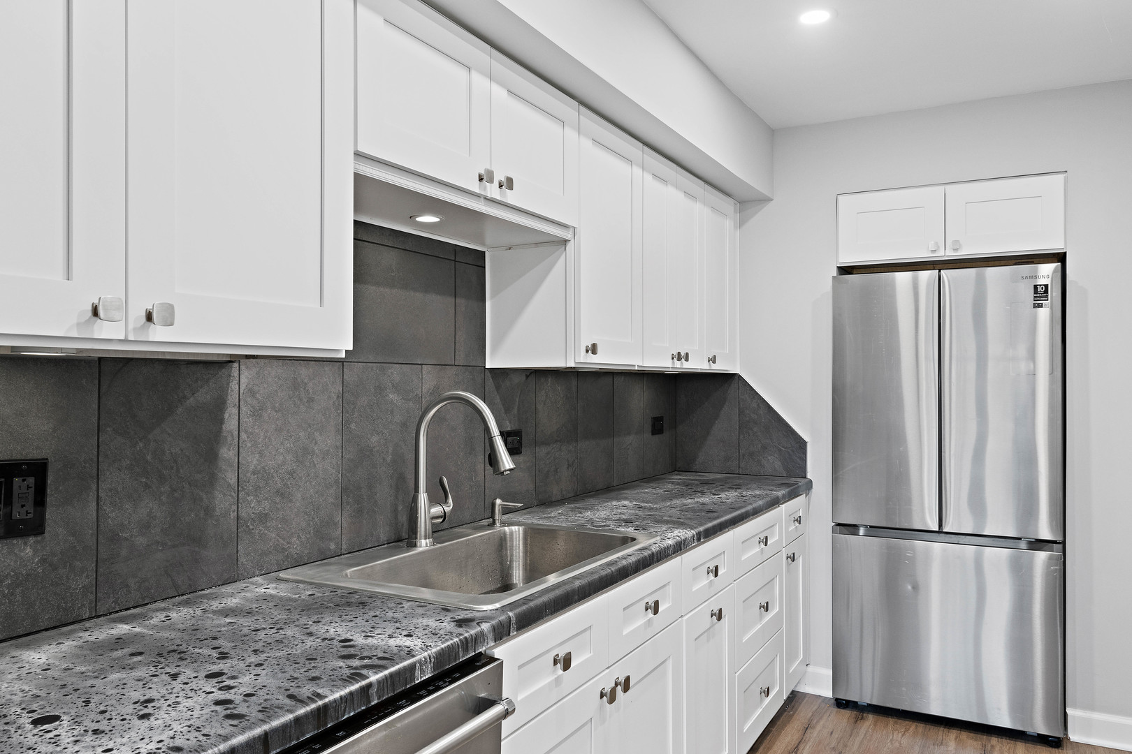 603 South Raven Road Shorewood, IL 60404 - Photo 10 of 28
