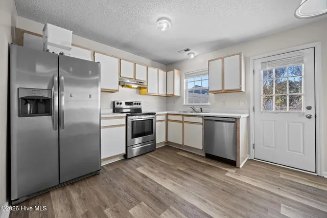 $1,100 | 559 Corbin Street, Jacksonville, NC 28546