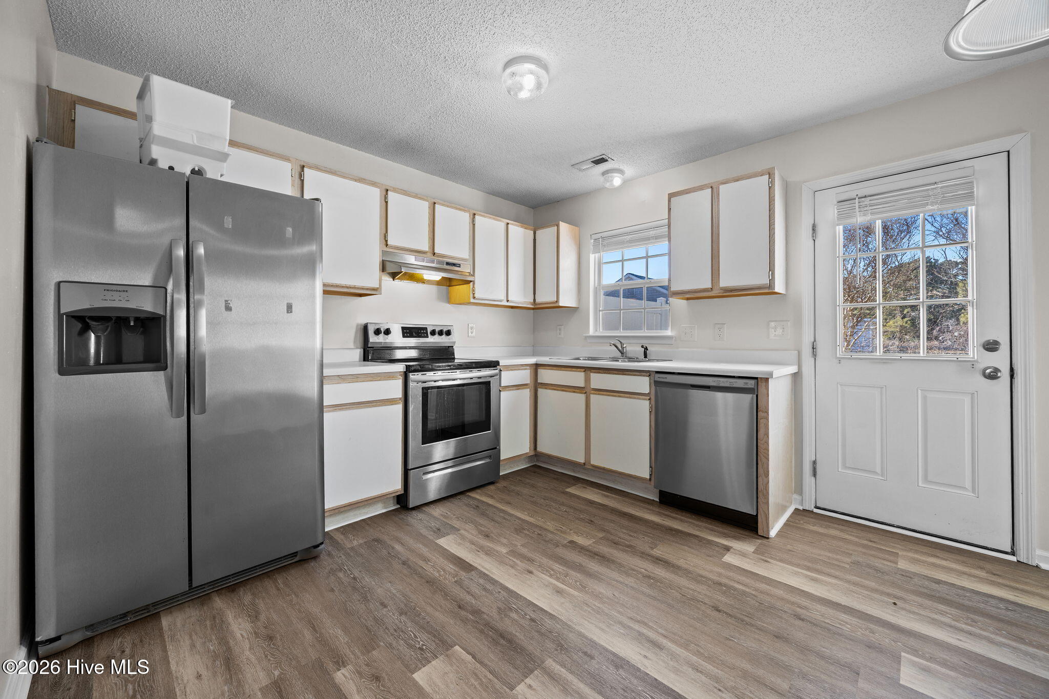 559 Corbin Street Jacksonville, NC 28546 - Photo 4 of 22 8-web-or-mls-559 Corbin St. 12