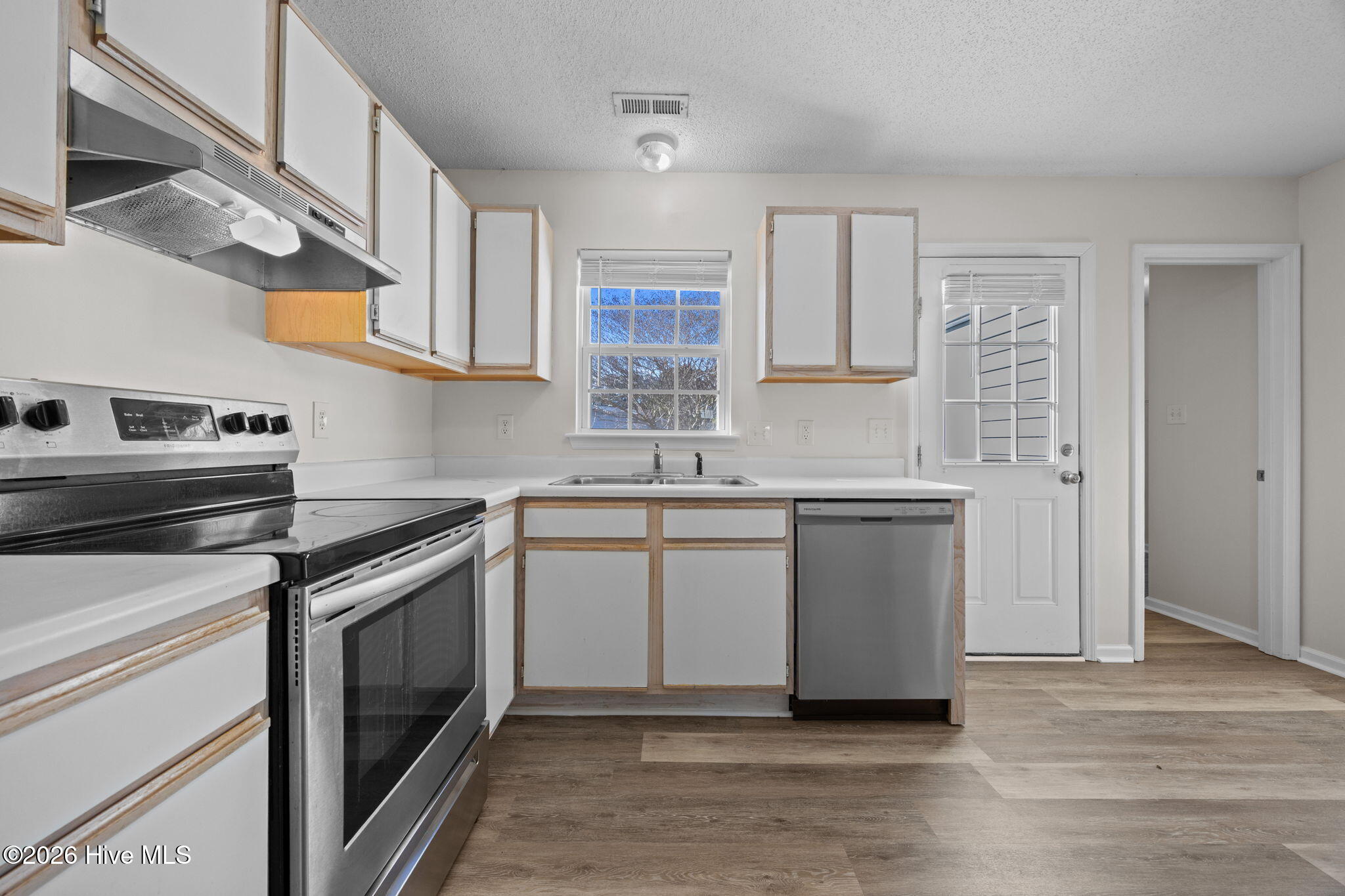 559 Corbin Street Jacksonville, NC 28546 - Photo 5 of 22 11-web-or-mls-559 Corbin St. 21