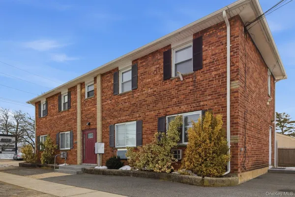 $1,300 | 2420 Bennett Avenue, Unit 1C, North Bellmore, NY 11710