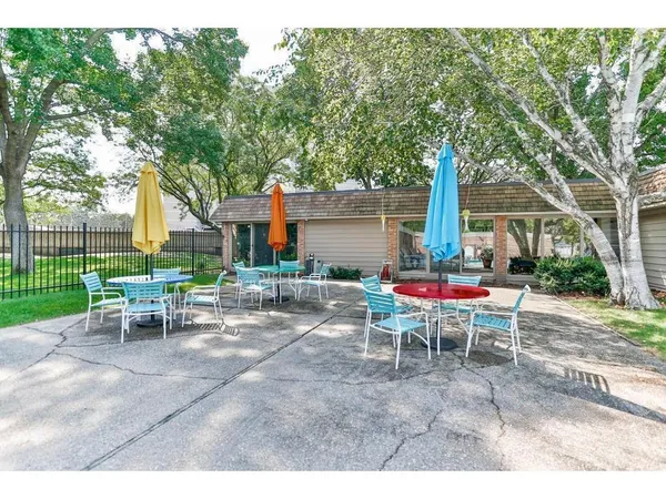 $134,900 | 6328 Barrie Road, Unit 2F, Edina, MN 55435