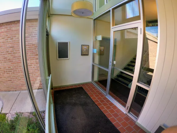 $134,900 | 6328 Barrie Road, Unit 2F, Edina, MN 55435