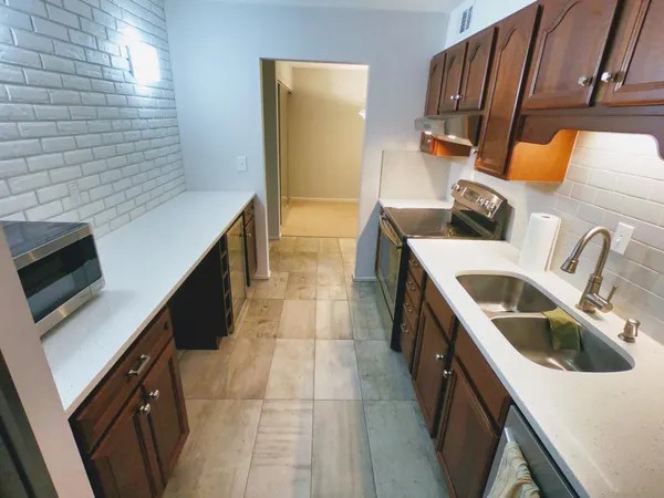 $134,900 | 6328 Barrie Road, Unit 2F, Edina, MN 55435