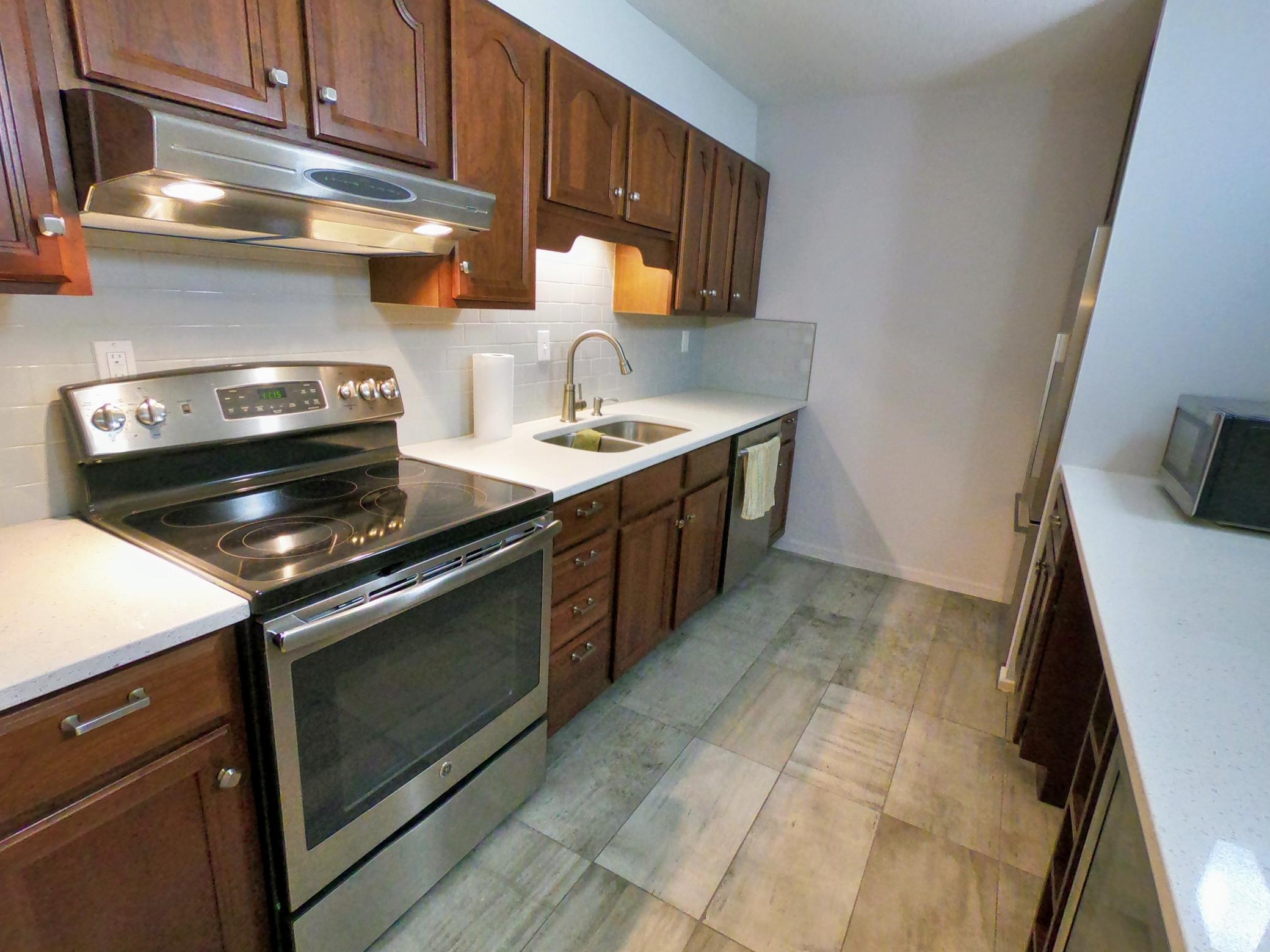 6328 Barrie Road, Unit 2F Edina, MN 55435 - Photo 8 of 23