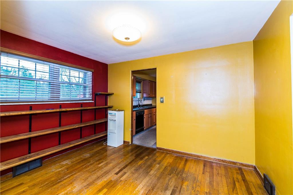 652 Field Club Road Pittsburgh, PA 15238 - Photo 9 of 24 Gallery Image 9