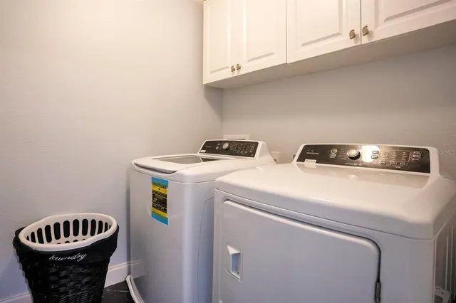 a view of a house with backyard