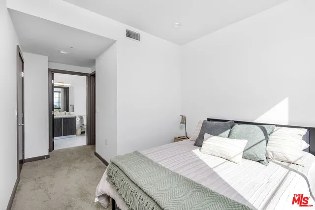 $2,695 | 3617 Venice Boulevard, Los Angeles, CA 90019