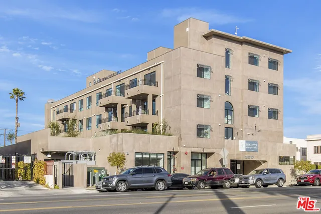 $2,695 | 3617 Venice Boulevard, Los Angeles, CA 90019