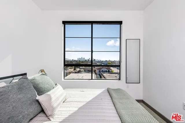 $2,695 | 3617 Venice Boulevard, Los Angeles, CA 90019