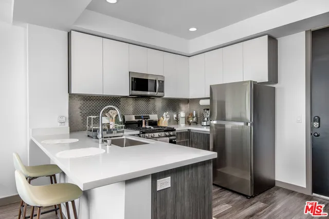 $2,695 | 3617 Venice Boulevard, Los Angeles, CA 90019