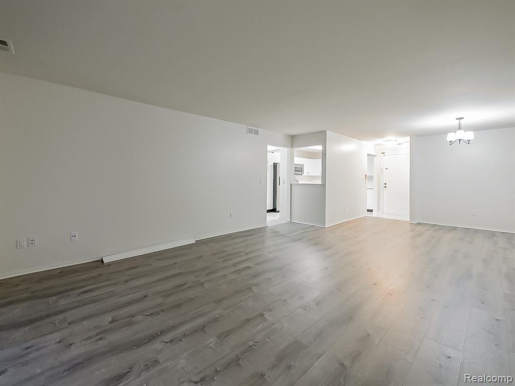 30414 Orchard Lake Road, Unit 12 Farmington, MI 48334 - Photo 7 of 33