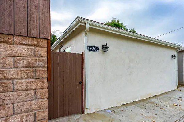 $1,999 | 19308 Calvert Street, Tarzana, CA 91335
