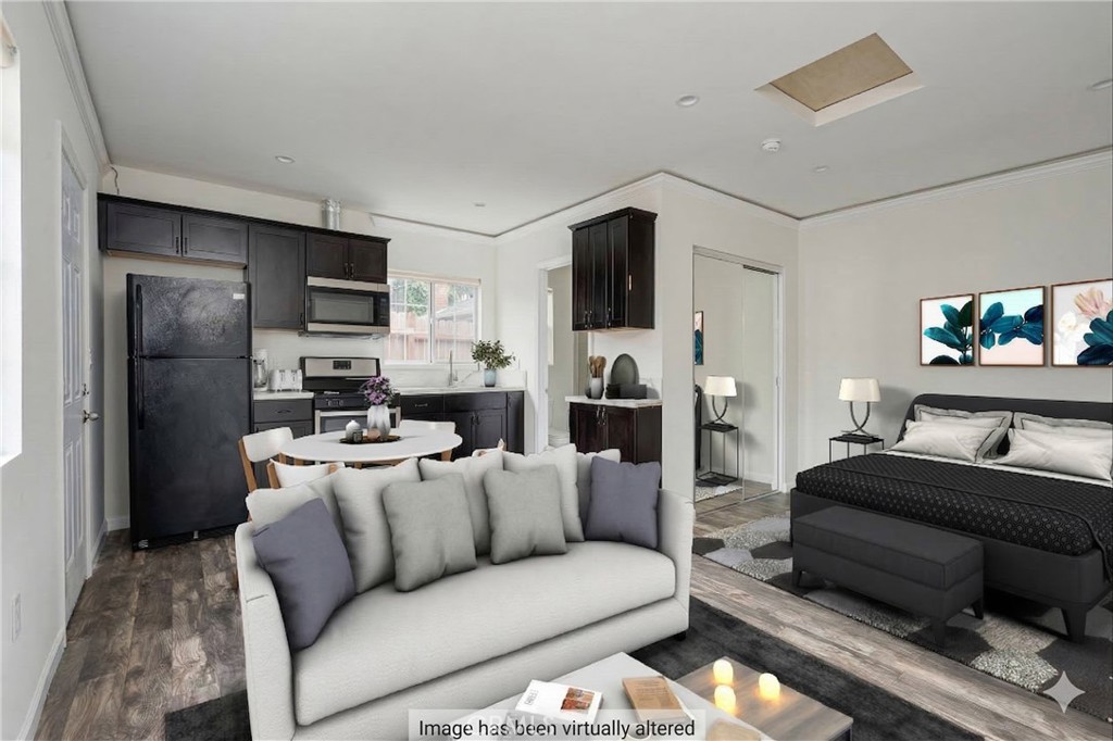 19308 Calvert Street Tarzana, CA 91335 - Photo 2 of 10