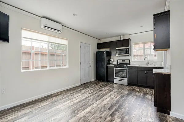 $1,999 | 19308 Calvert Street, Tarzana, CA 91335