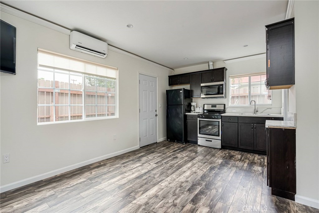 19308 Calvert Street Tarzana, CA 91335 - Photo 3 of 10