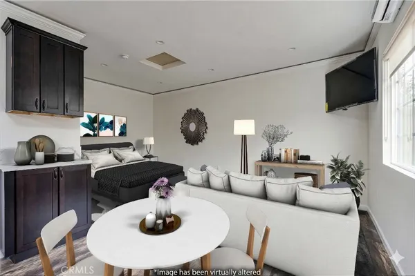 $1,999 | 19308 Calvert Street, Tarzana, CA 91335