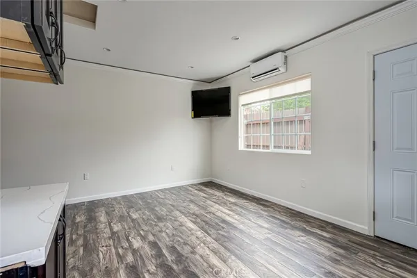 $1,999 | 19308 Calvert Street, Tarzana, CA 91335