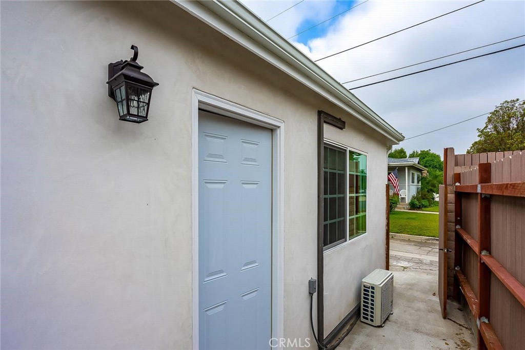 19308 Calvert Street Tarzana, CA 91335 - Photo 7 of 10