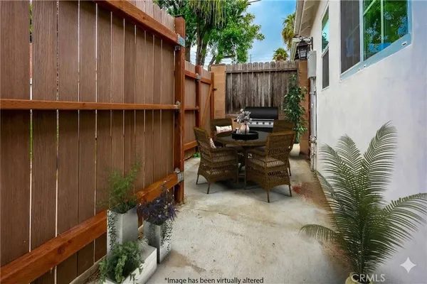 $1,999 | 19308 Calvert Street, Tarzana, CA 91335