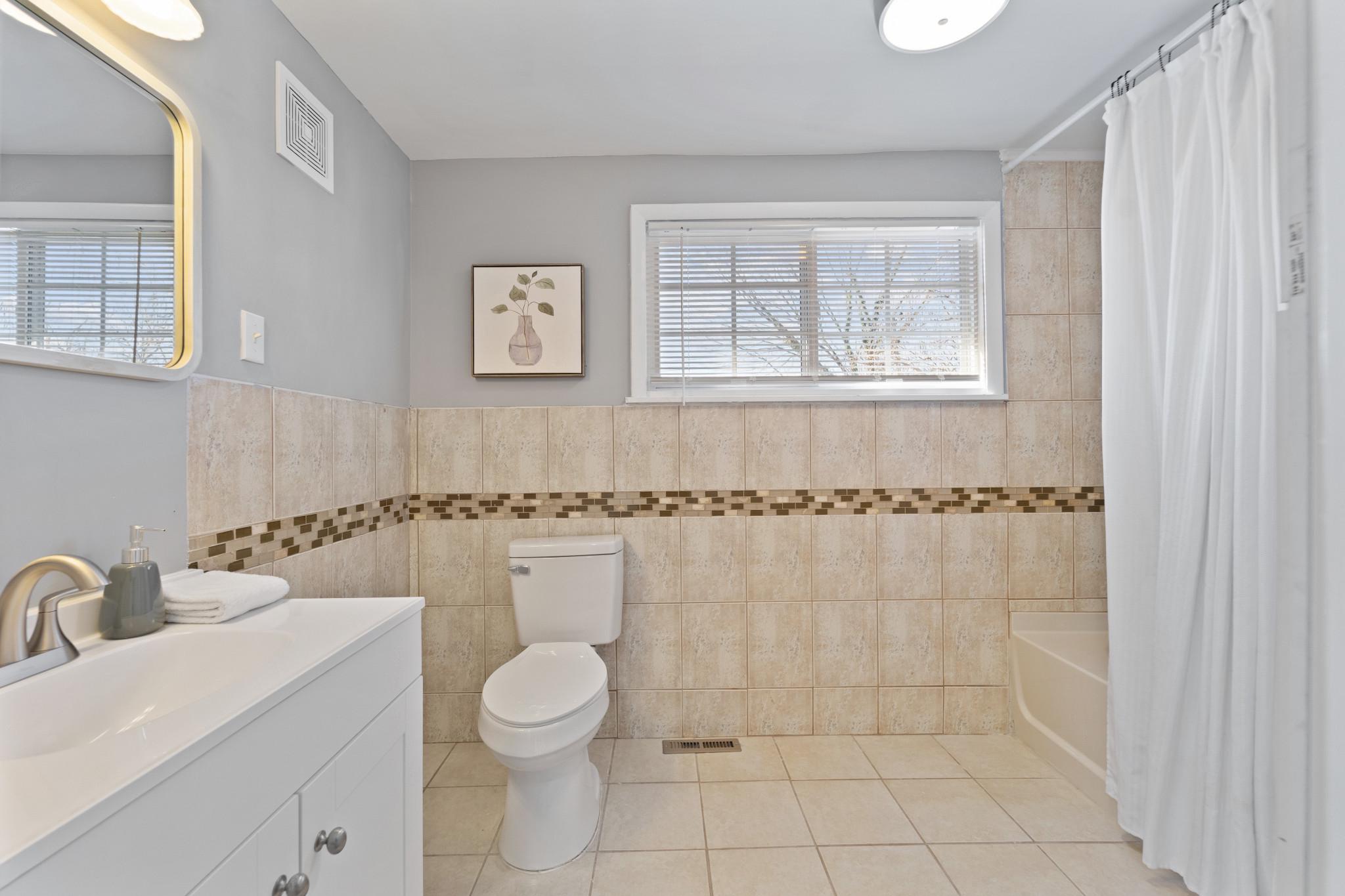 2808 Chelsea Terrace Baltimore, MD 21216 - Photo 17 of 29 Primary bathroom