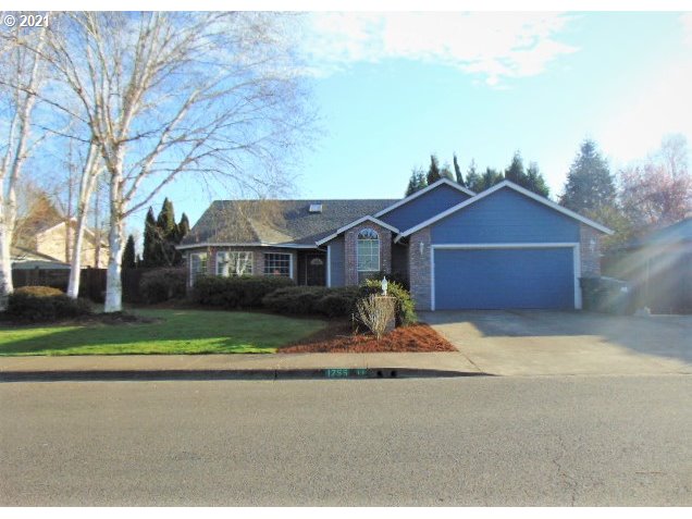 1755 Ridgley Boulevard Eugene, OR 97401 - Photo 1 of 31 Gallery Image 1