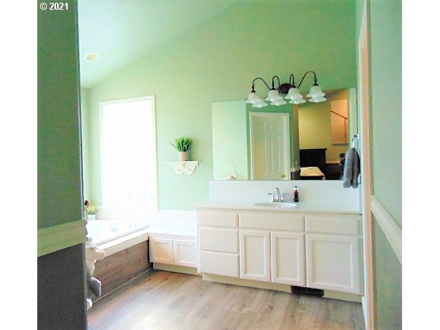 1755 Ridgley Boulevard Eugene, OR 97401 - Photo 16 of 31 Gallery Image 16