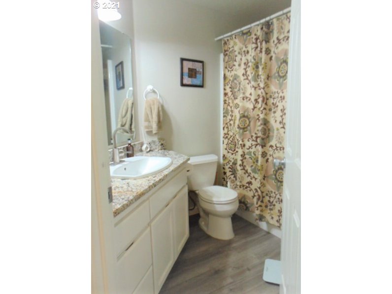 1755 Ridgley Boulevard Eugene, OR 97401 - Photo 24 of 31 Gallery Image 24