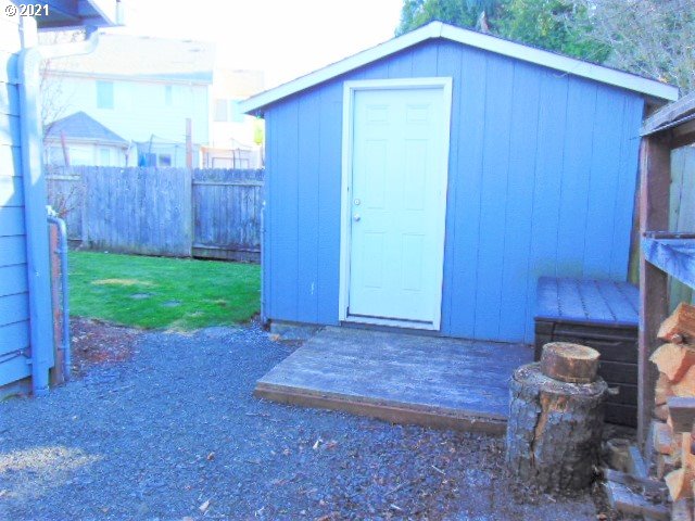 1755 Ridgley Boulevard Eugene, OR 97401 - Photo 29 of 31 Gallery Image 29