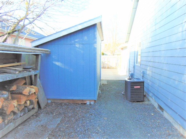 1755 Ridgley Boulevard Eugene, OR 97401 - Photo 30 of 31 Gallery Image 30