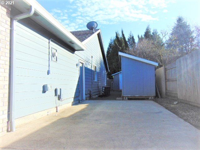 1755 Ridgley Boulevard Eugene, OR 97401 - Photo 31 of 31 Gallery Image 31