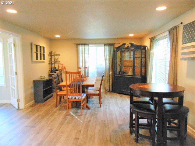 1755 Ridgley Boulevard Eugene, OR 97401 - Photo 7 of 31 Gallery Image 7