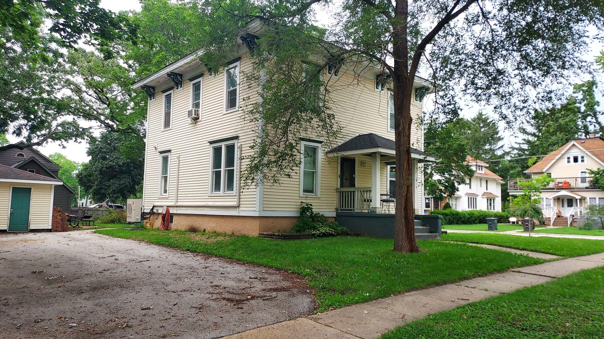 619 Division Street Mukwonago, WI 53149 - Photo 2 of 47 Mukwonago Duplex