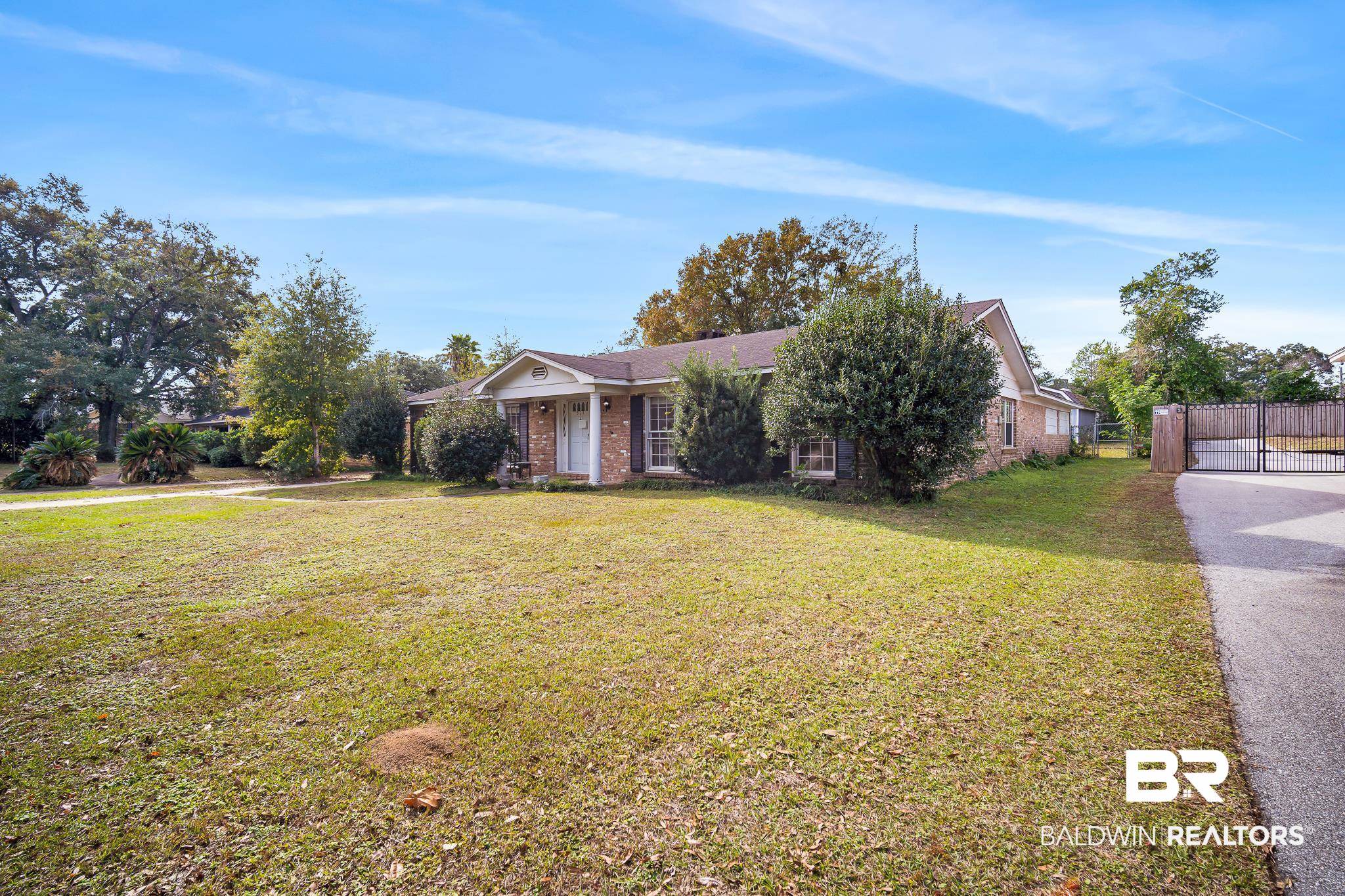 524 Hillcrest Road Mobile, AL 36608 - Photo 2 of 29