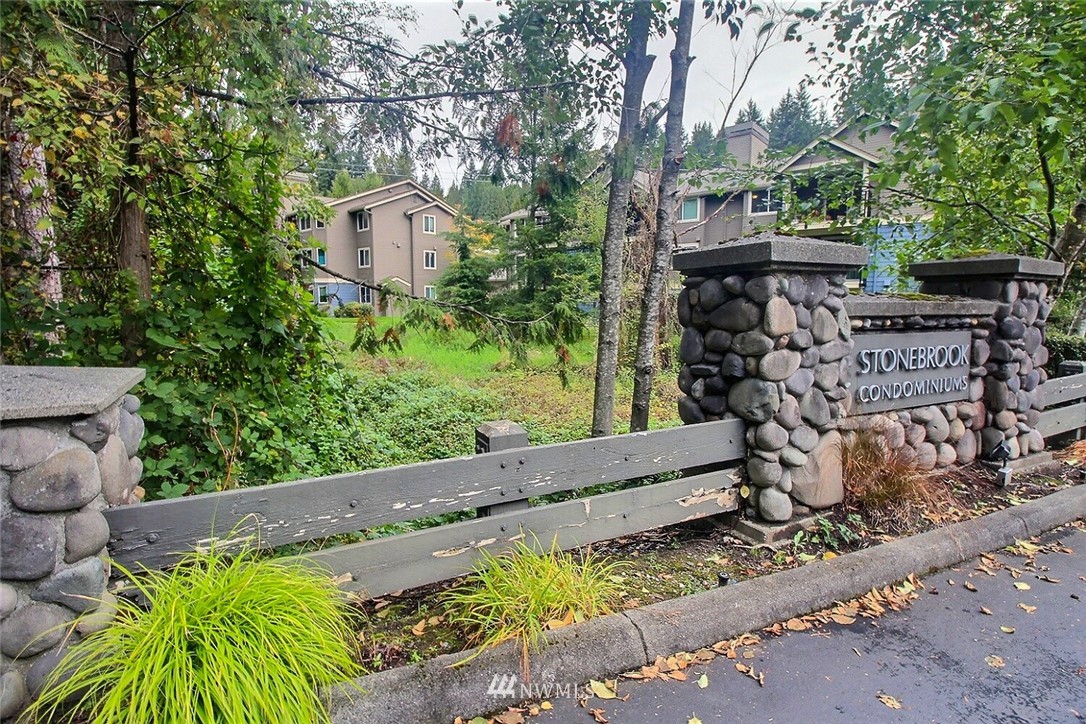19404 Bothell Way Northeast, Unit B304 Bothell, WA 98011 - Photo 29 of 38 a view of a back yard of the house